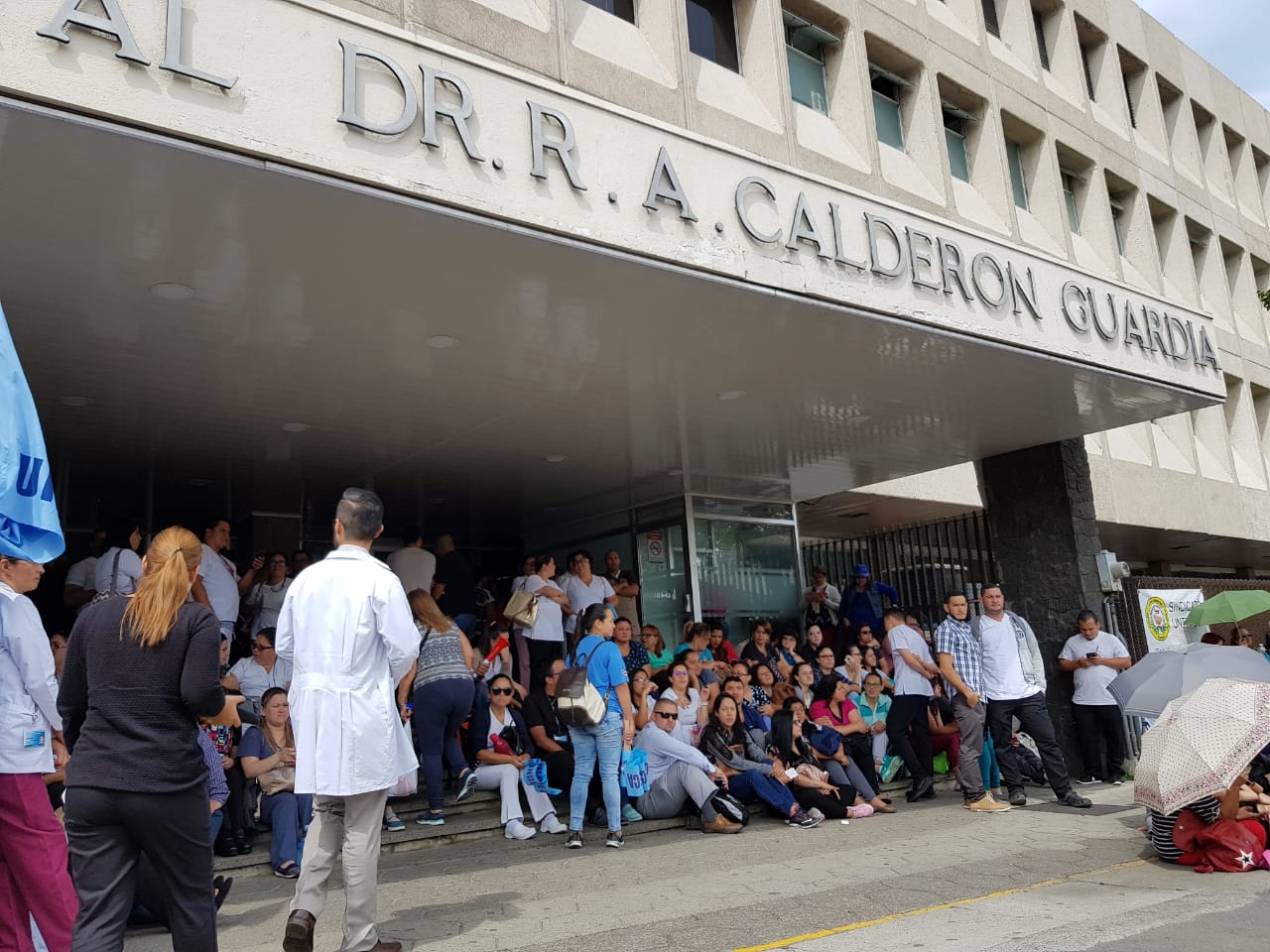 21 pacientes quedaron sin cirugías en hospital Calderón Guardia por paro de labores
