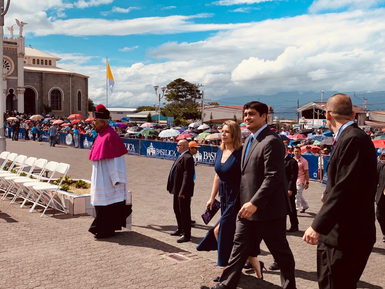 Presidente Alvarado participa en tradicional misa del 2 de agosto