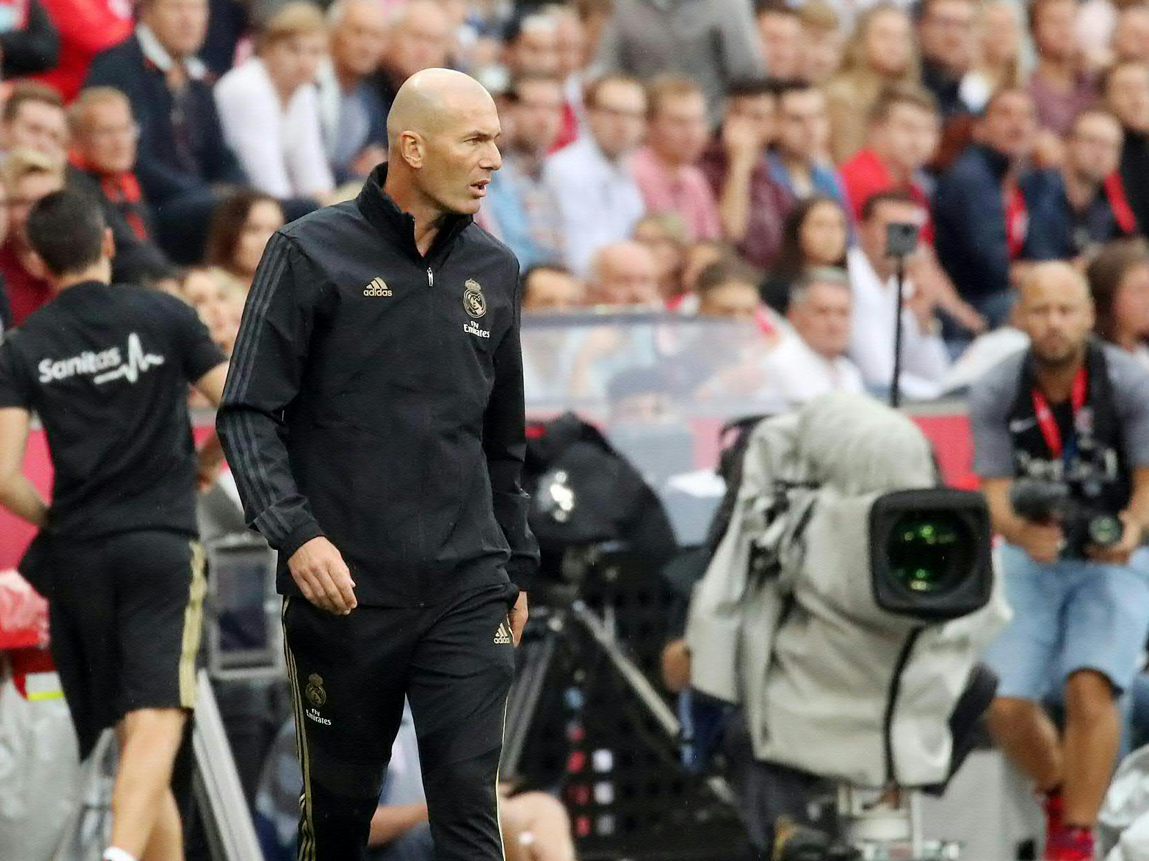 Zidane cambió a medio equipo pero no la portería, en victoria del Madrid