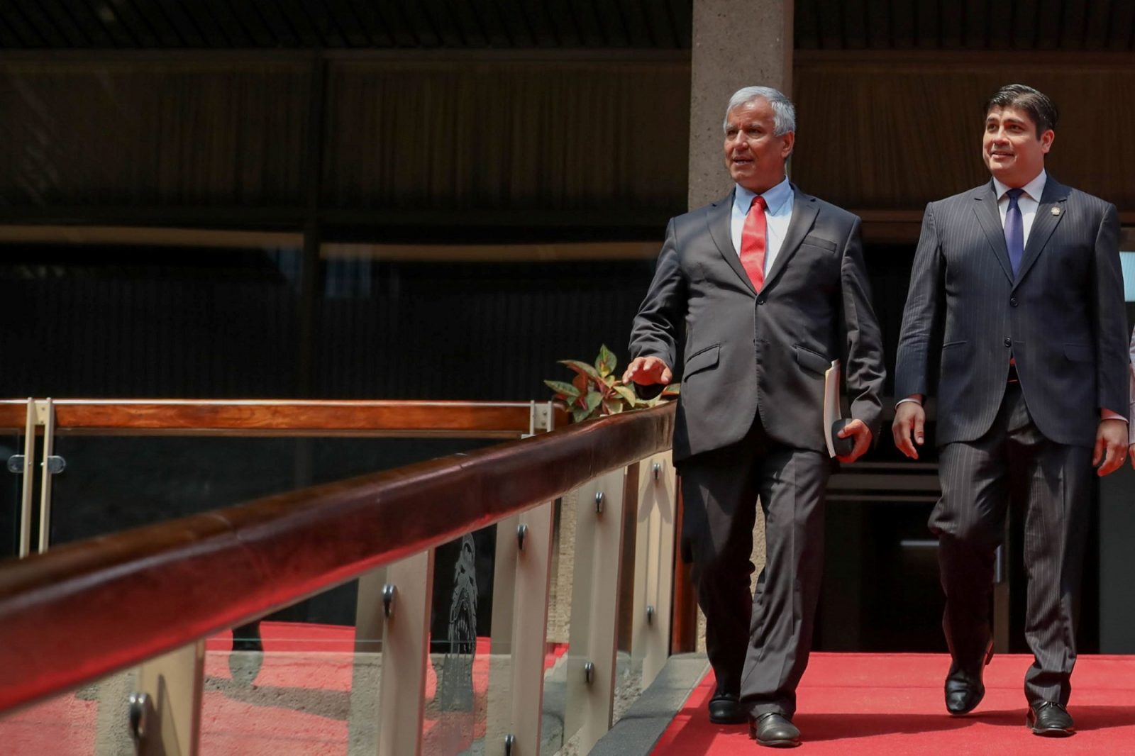 Tras días de silencio, presidente Carlos Alvarado hablará sobre la crisis que sacude su Gobierno