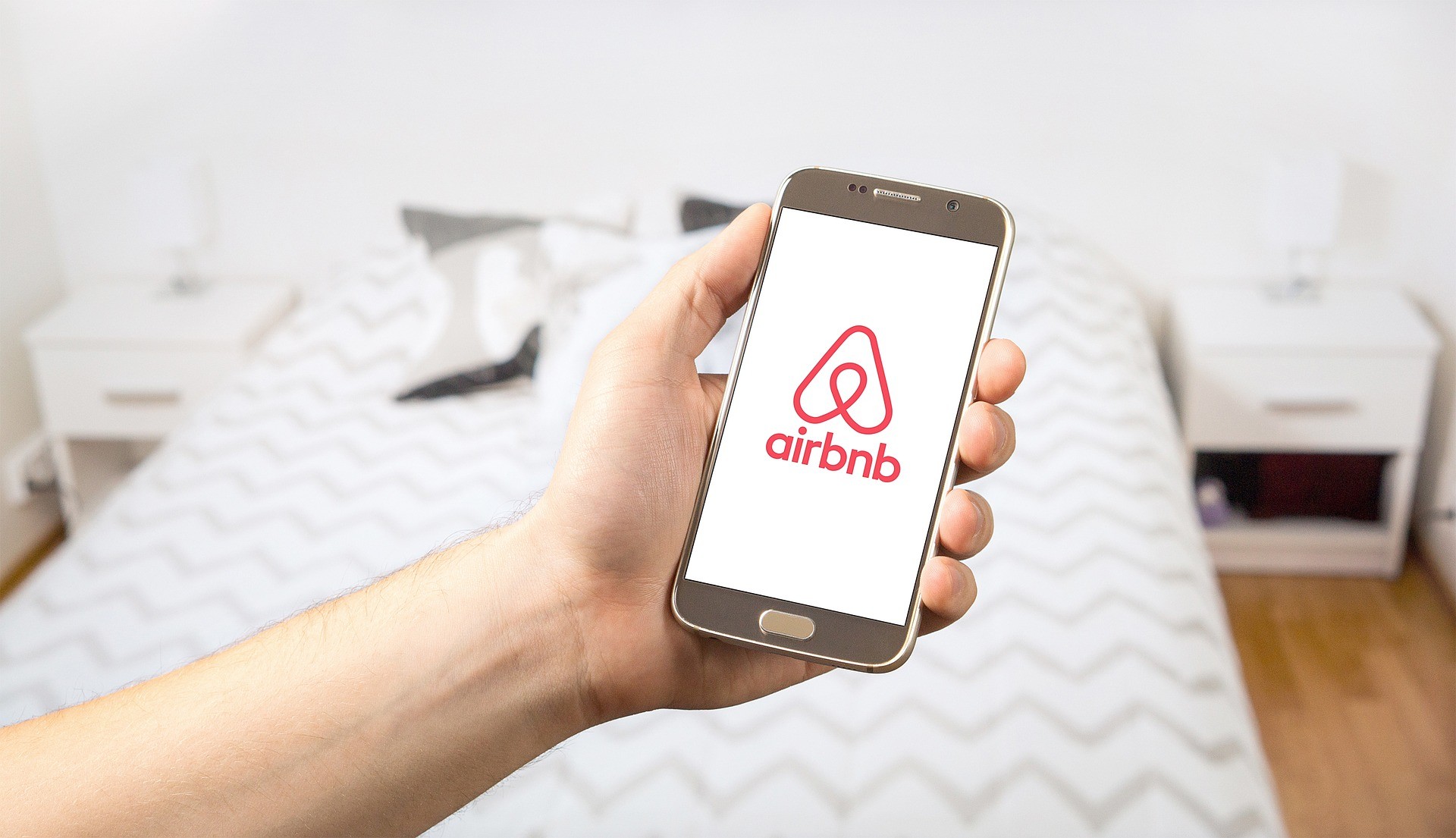 Proyecto para legalizar Airbnb pasa primera prueba:  apps y propietarios pagarán impuestos