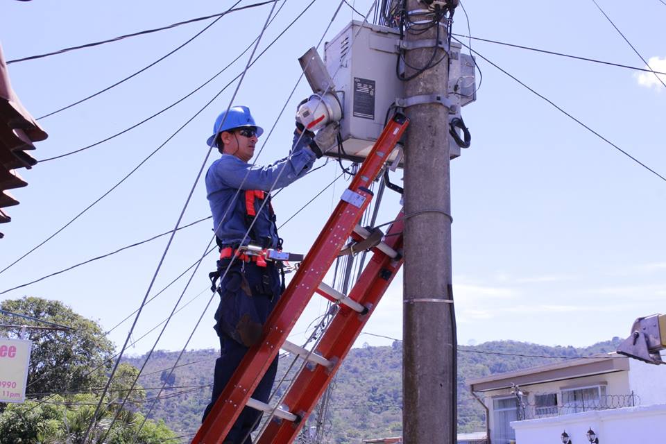 Aresep aprobó rebaja en las tarifas eléctricas que se aplica a partir de octubre