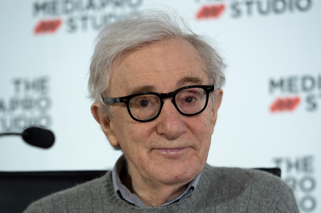 Editorial anula lanzamiento de libro de Woody Allen tras protesta pública de su hijo
