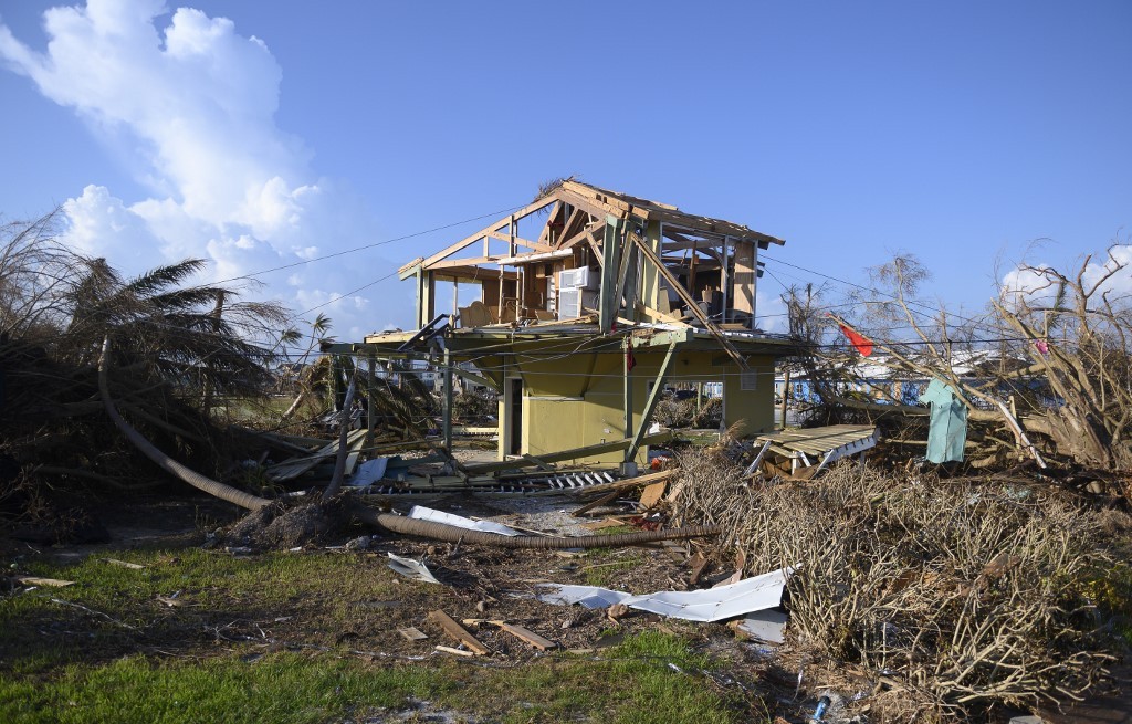 Humberto roza Bahamas después de la devastación del huracán Dorian