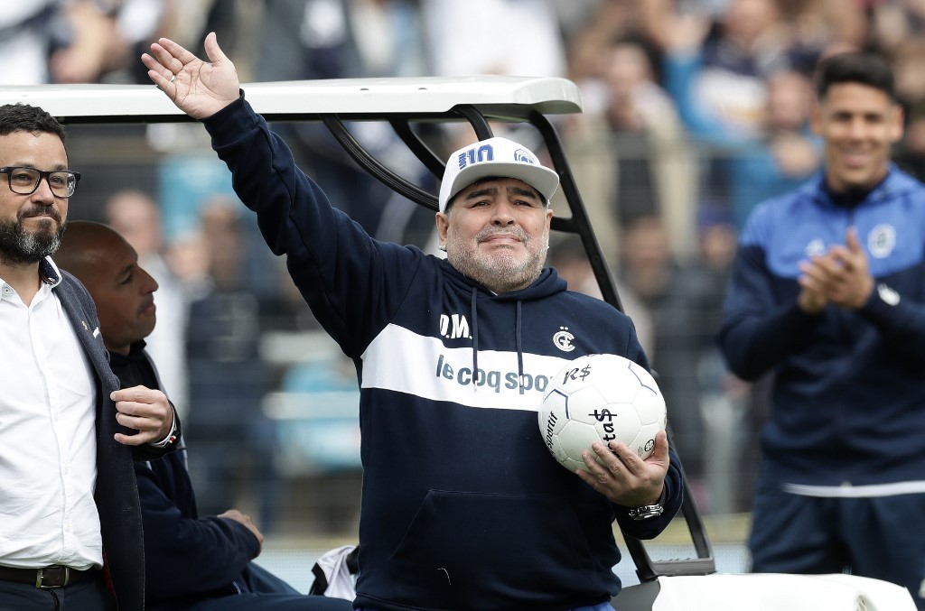 Luego de apenas tres meses, Maradona renuncia al banquillo de Gimnasia y Esgrima La Plata