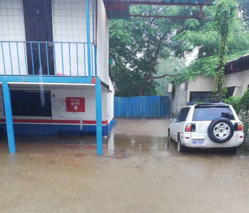 CNE atendió 10 inundaciones el martes; aguaceros continúan hoy