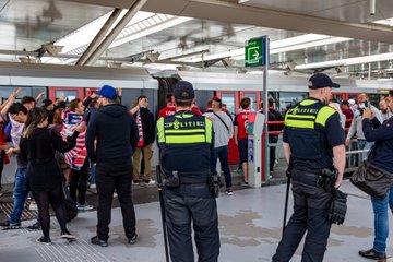 Más de trescientos hinchas del Lille detenidos en Ámsterdam
