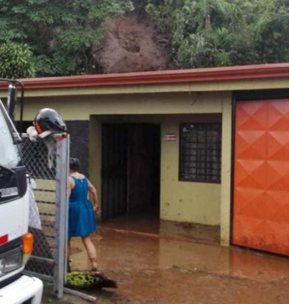 Más de 30 personas evacuadas por fuertes lluvias