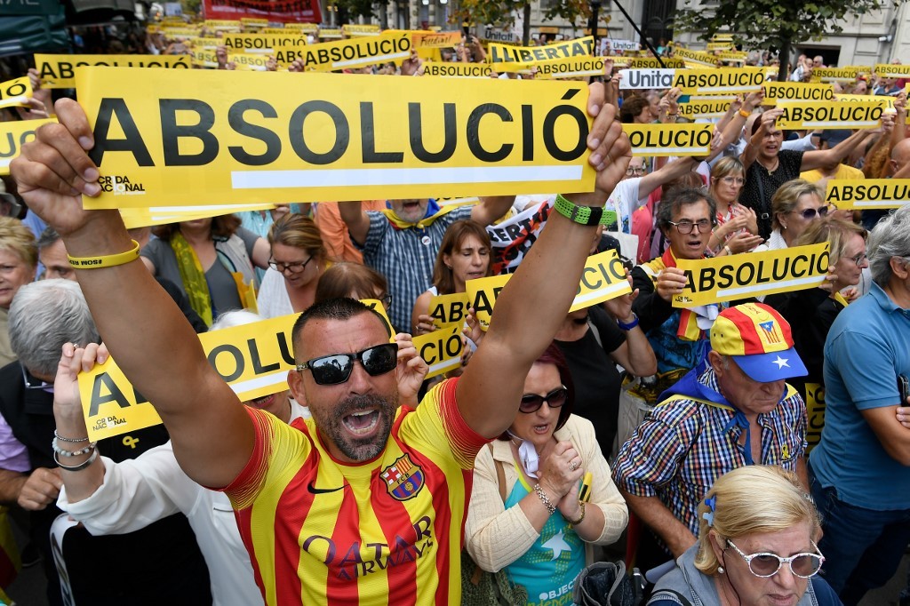 Tensión aumenta en Cataluña antes de la sentencia por independentistas encarcelados