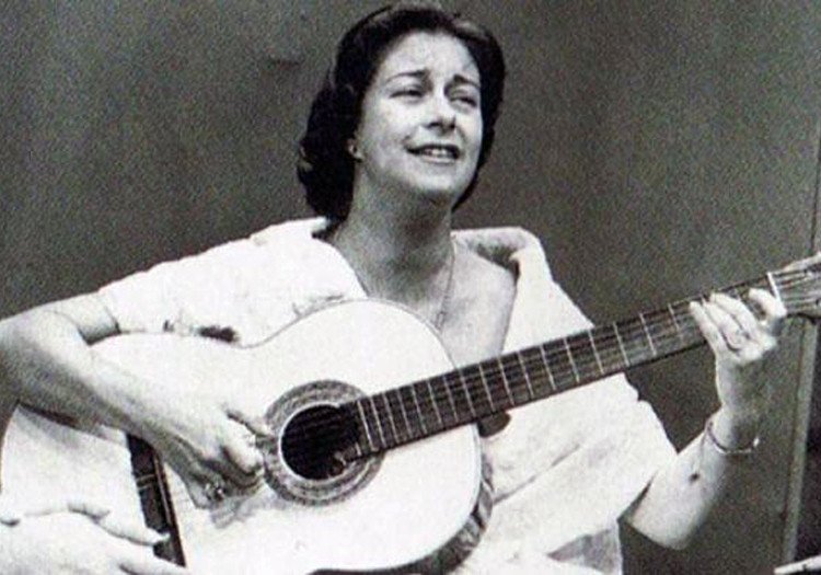 Perú condecora a Chabuca Granda, compositora de “La Flor de la canela”