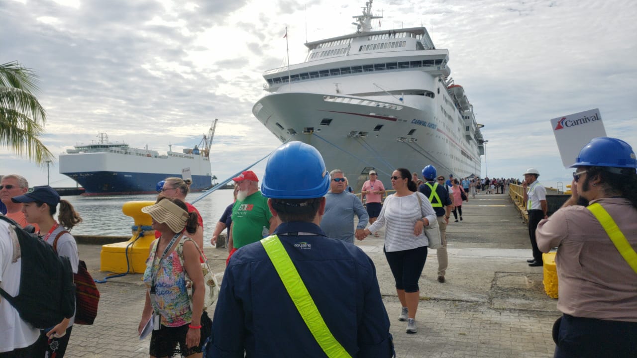 Dos mil turistas arribaron este sábado a Limón, en el primer crucero de la temporada