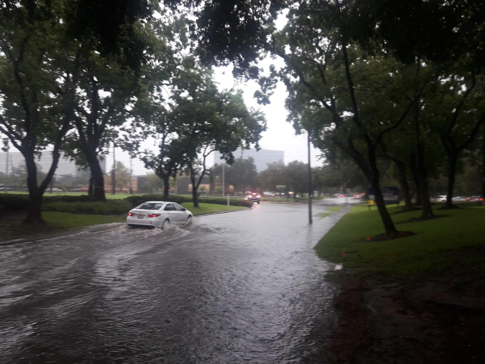 La tormenta Imelda provoca inundaciones y pone bajo alerta a ticos en Texas