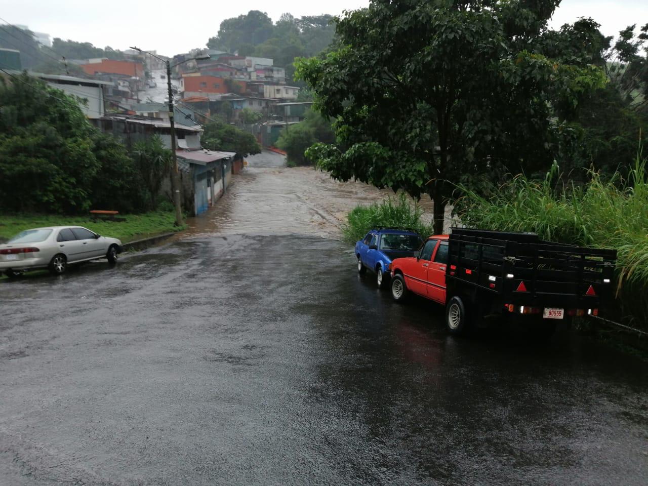 Inundaciones y deslizamientos tras las fuertes lluvias del sábado por la tarde