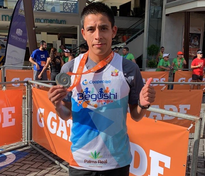 Guatemalteco Édgar Chiroy ganó la Media Maratón Metro Gatorade
