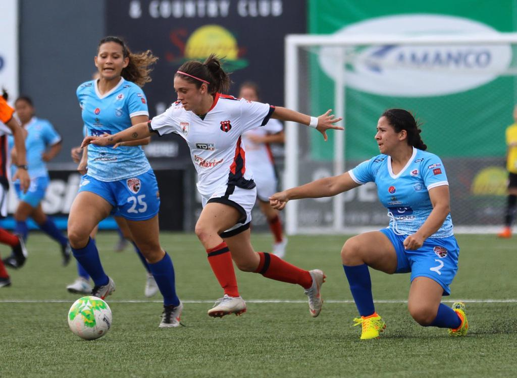 Tres equipos pelean el liderato del fútbol femenino