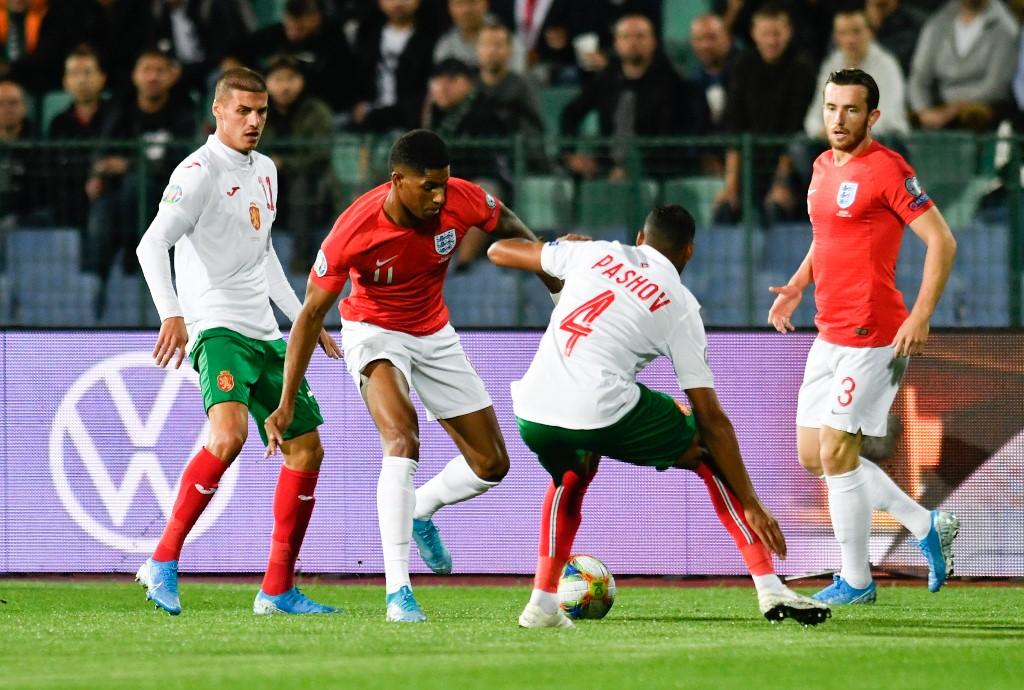 Insultos racistas obligan a interrumpir dos veces el juego Bulgaria-Inglaterra
