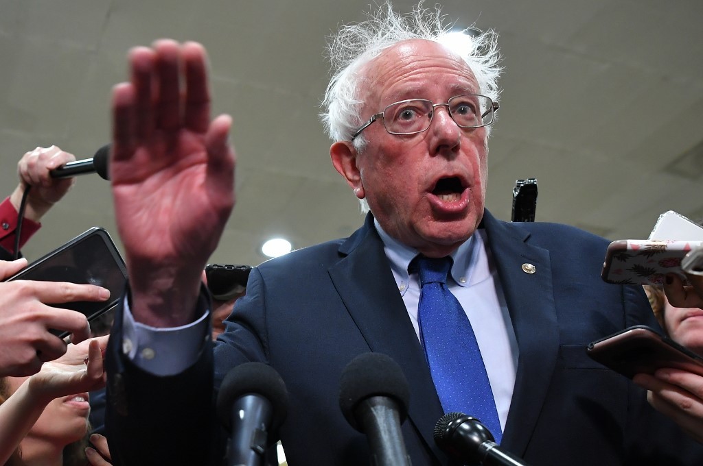 Demócrata Bernie Sanders suspende campaña presidencial por problema arterial