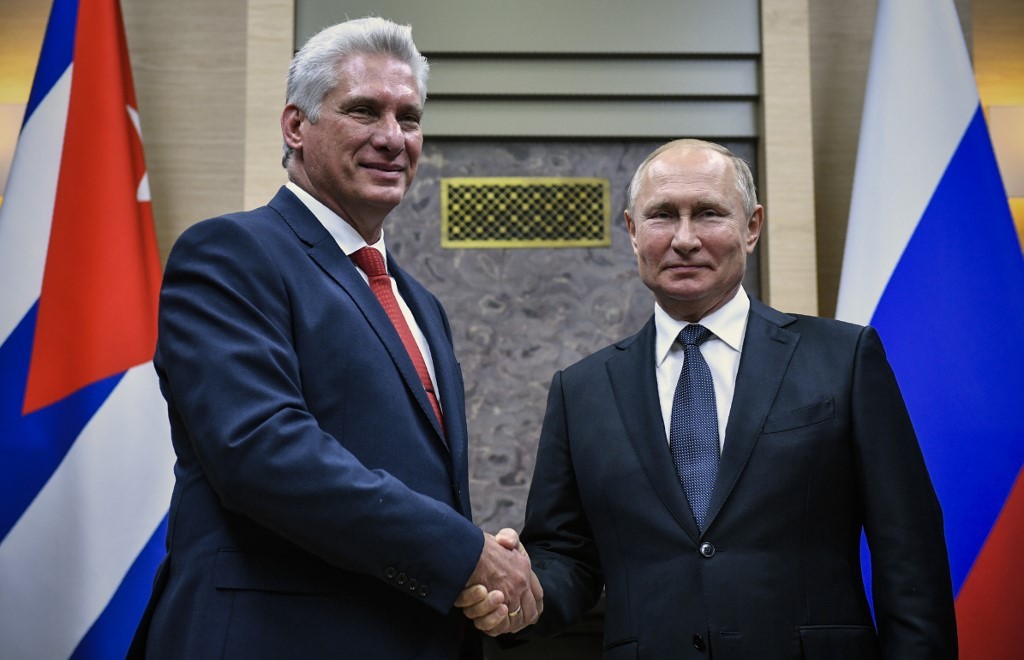 Presidente cubano, de visita en Moscú, alaba “papel” de Rusia ante “amenazas” de EE.UU.