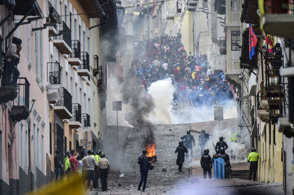 Miles de indígenas comienzan a marchar en Quito contra alza de combustibles