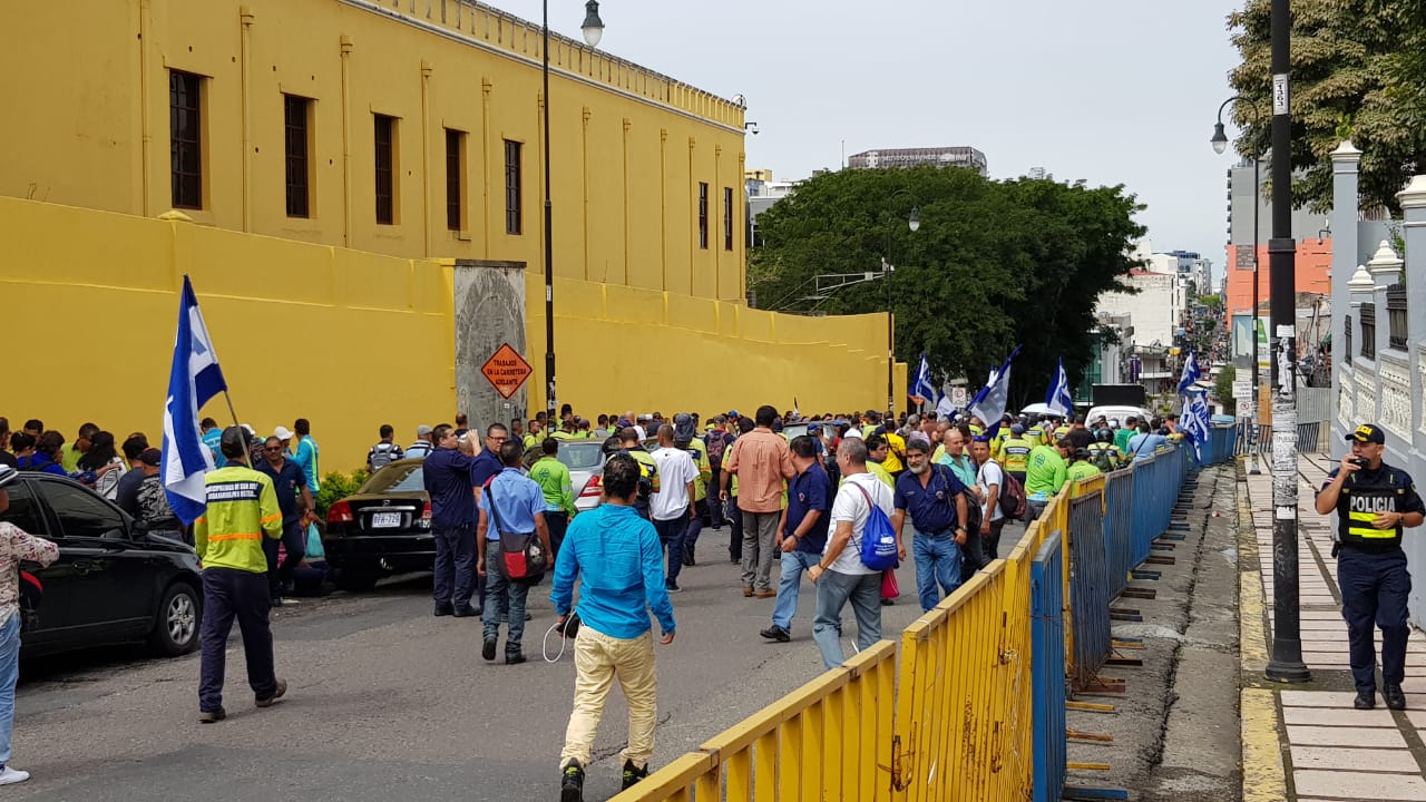 Trabajadores municipales vuelven a protestar contra reforma de ley