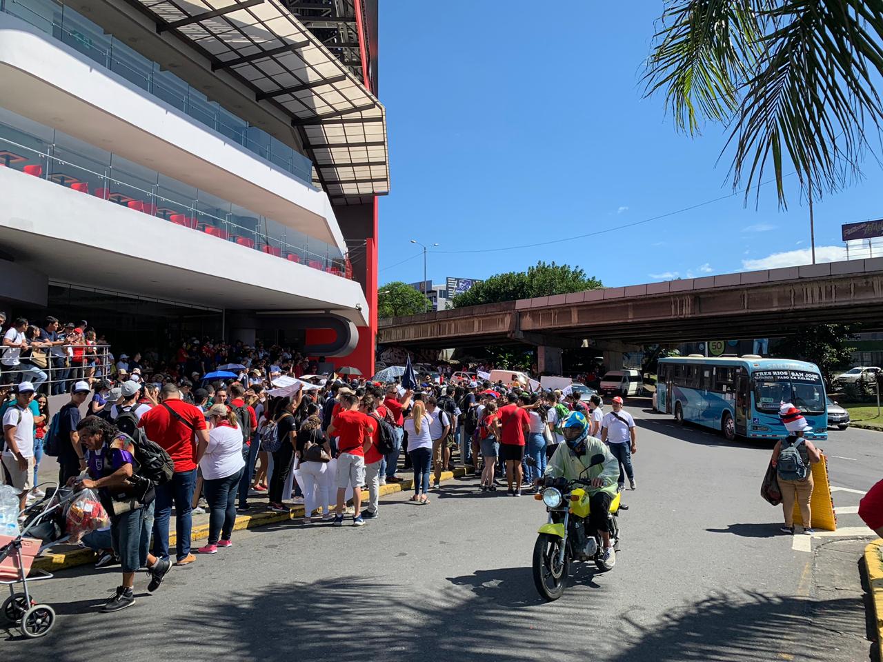 San Pedro registra primeros problemas de tránsito por marcha universitaria