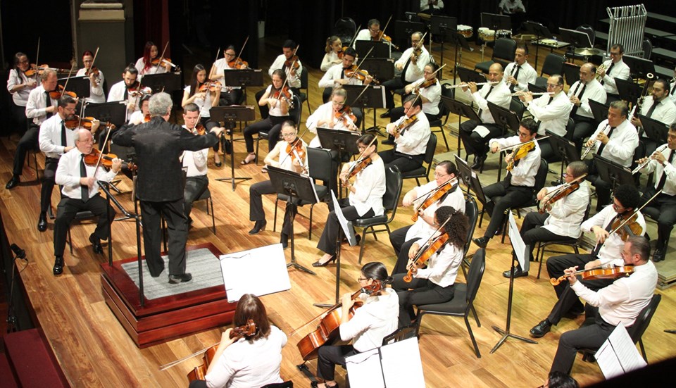 Orquesta Sinfónica Nacional y 85 coristas de lujo estrenan obra “The Queen”