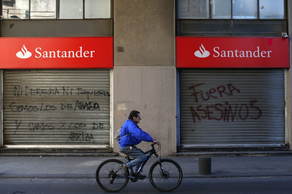 Peso chileno baja a nuevo mínimo histórico en medio de la crisis