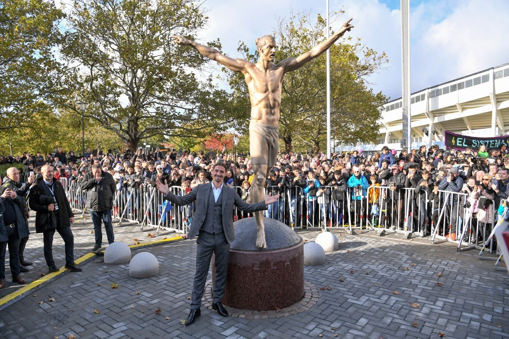 Ibrahimovic inaugura una imponente estatua en su ciudad natal