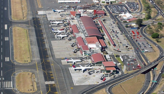 Aeropuerto Juan Santamaría cambia zona para los pasajeros que abandonan la terminal aérea