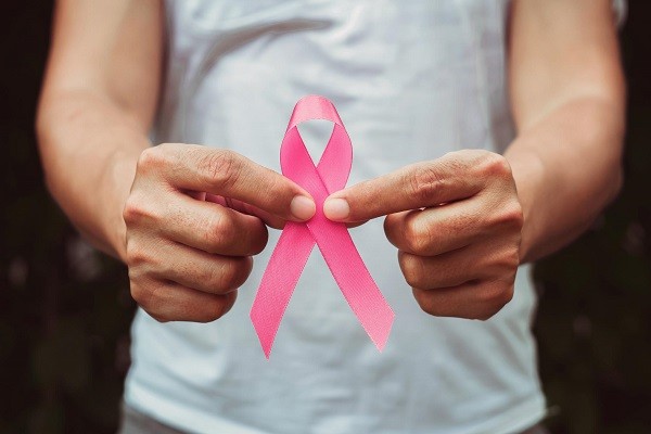 Empresas lanzan campañas para ayudar a combatir el cáncer de mama