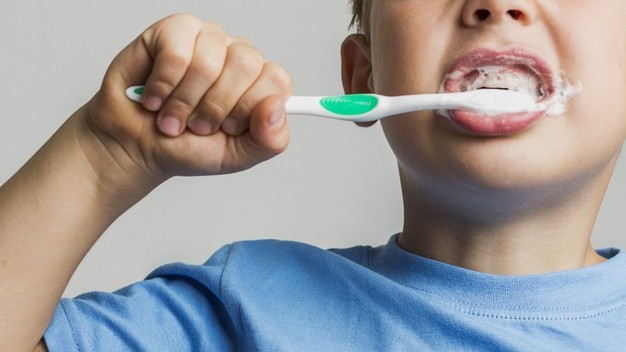 Ticos se lavan los dientes pero lo hacen mal: estas son las consecuencias