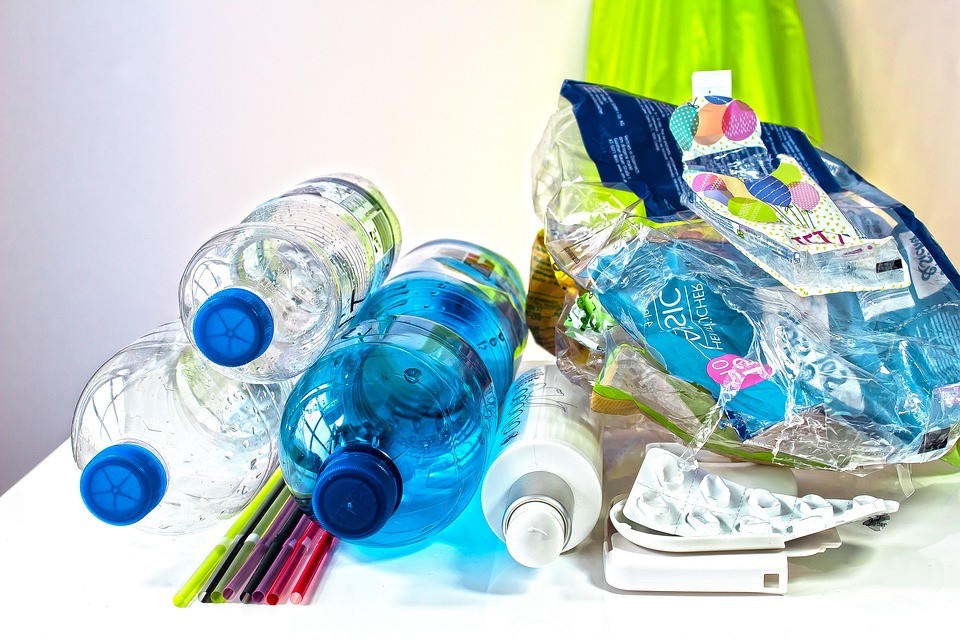 Proyecto sobre plásticos deja insatisfecho al Ejecutivo: “no es lo que el Gobierno quiere”