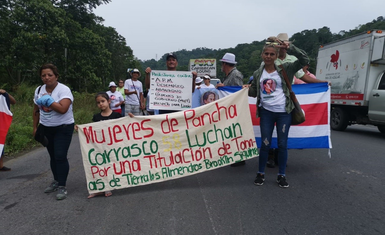 Manifestantes marchan desde Limón y Puntarenas hacia San José