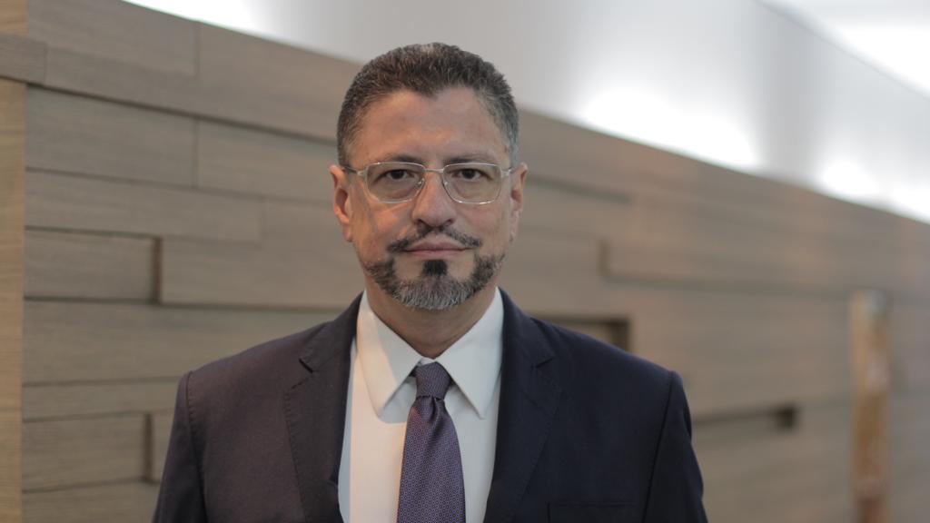 Nuevo ministro de Hacienda, Rodrigo Chaves, se presentará hoy en Casa Presidencial