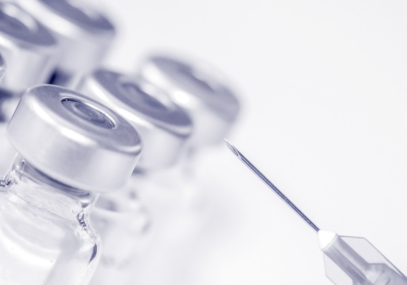 Trabajadora de la salud sufre reacción alérgica grave tras recibir vacuna Pfizer en Alaska