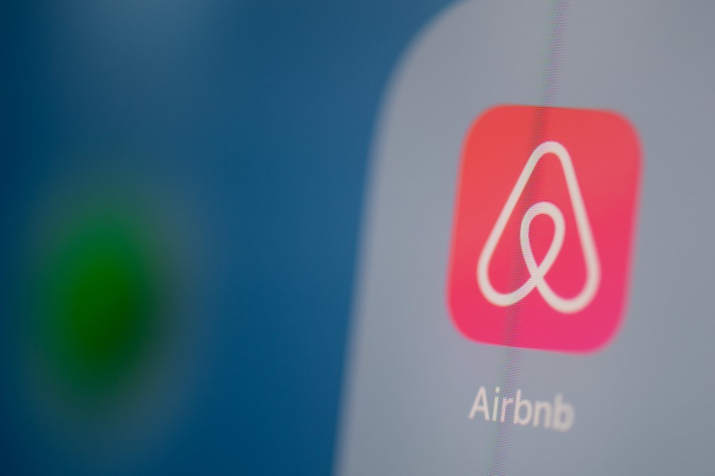 Los hoteleros franceses suspenden su participación en París-2024 por Airbnb
