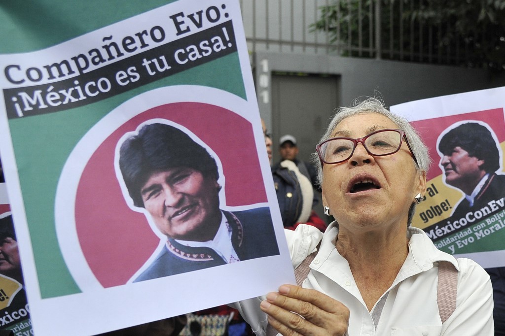 Evo Morales parte a México mientras la violencia toma las calles de Bolivia