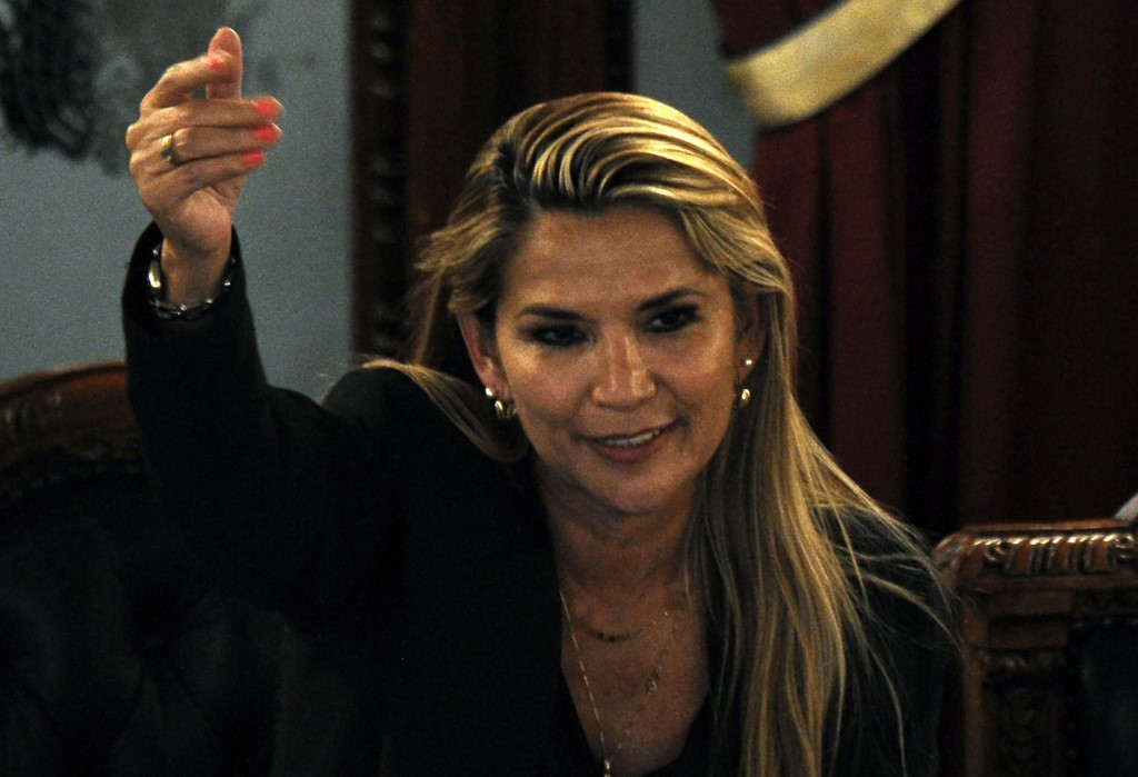 Senadora Jeanine Añez se proclama presidenta de Bolivia en sesión legislativa sin quórum