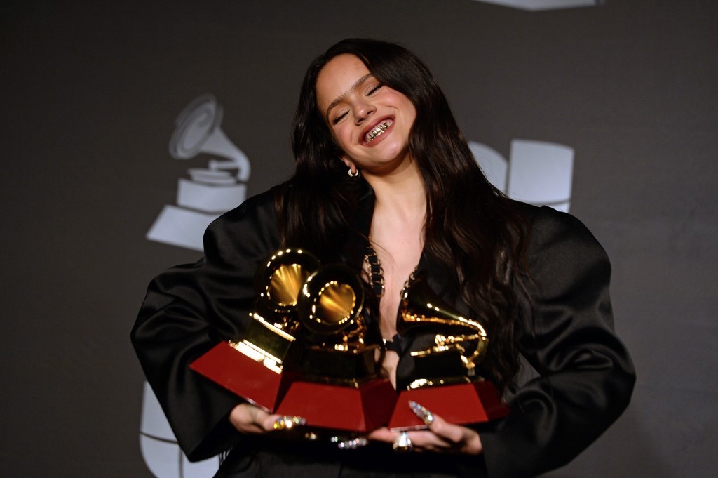 Rosalía, con su “mal querer”,  obtiene el Grammy Latino al Mejor Álbum del Año, y domina la gala