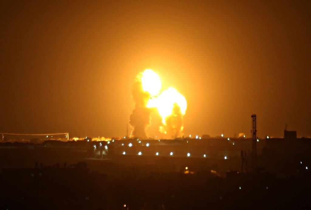 Israel bombardea en Gaza posiciones de Hamás tras lanzamiento de cohetes