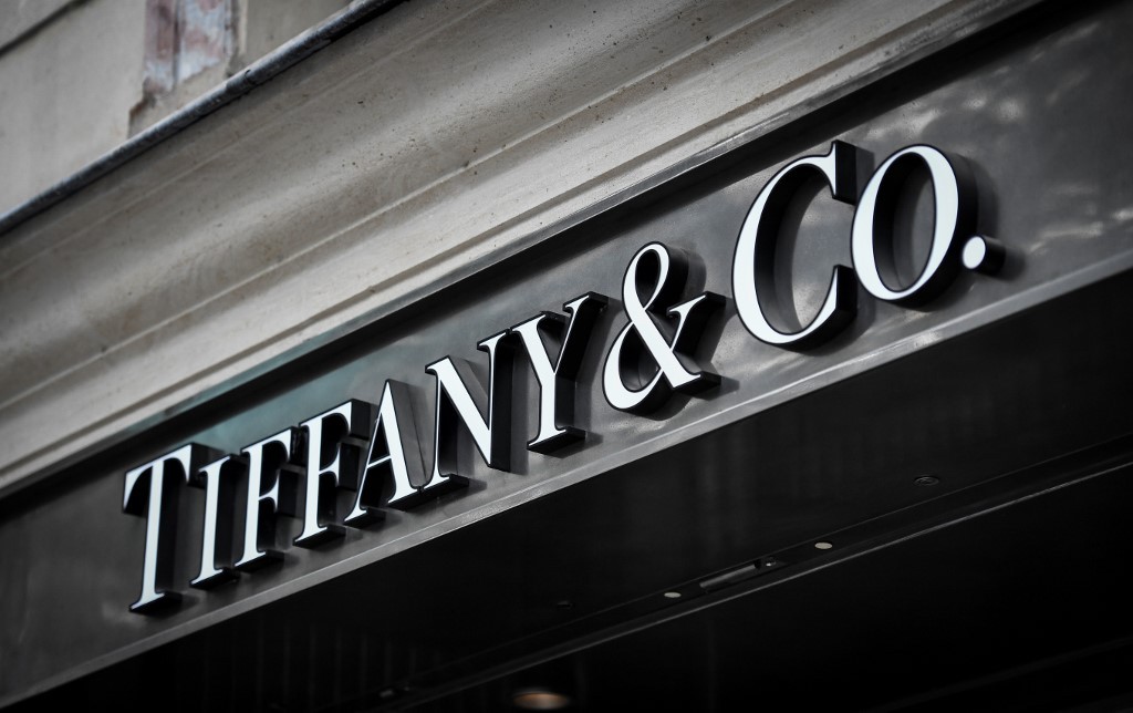 Grupo Louis Vuitton, el gigante del lujo francés, compra Tiffany por $16.200 millones