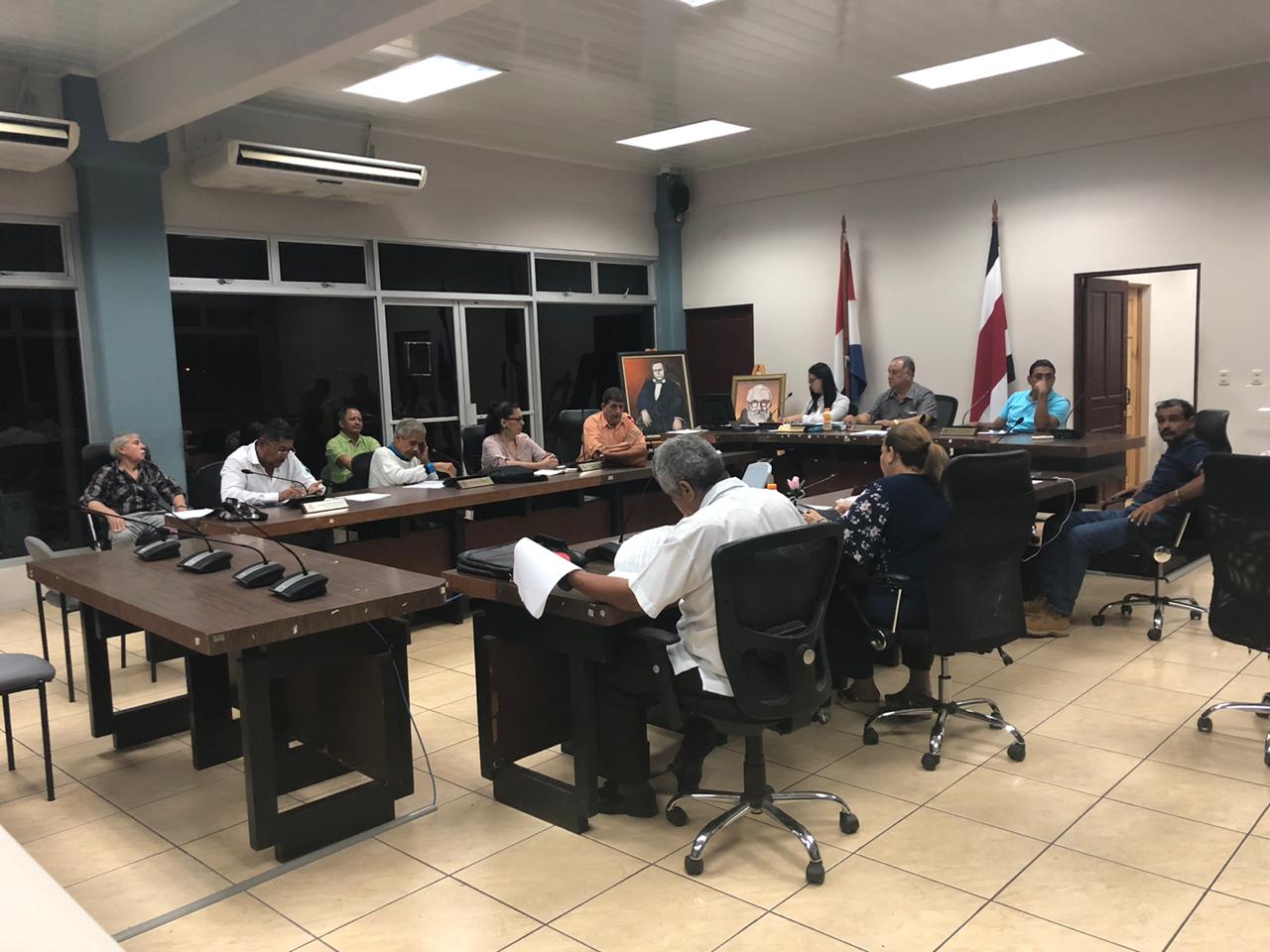 Regidores de Puntarenas se sacuden ante señalamientos de alcalde por irregularidades con fondo de fiestas cívicas