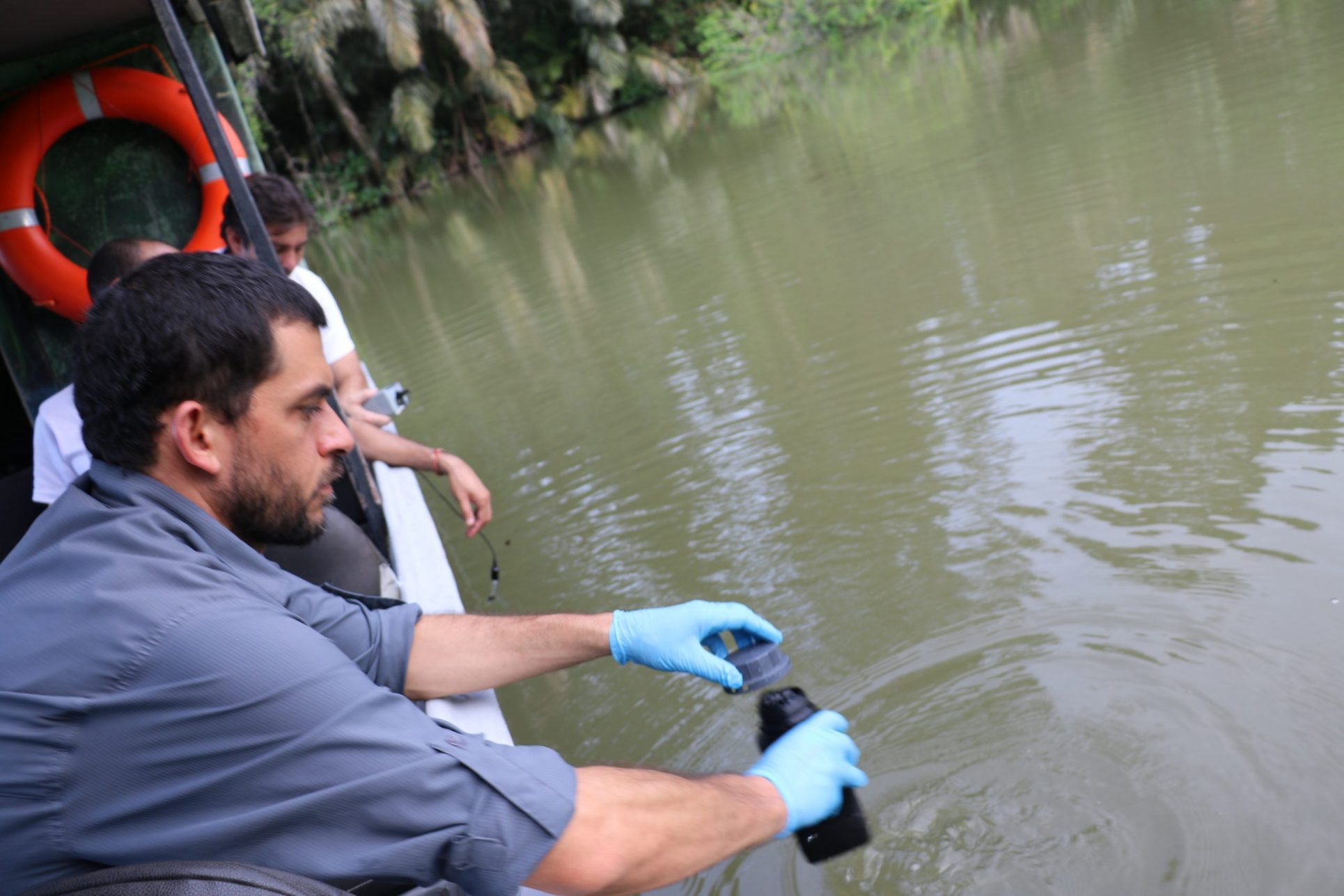 UNA confirma contaminación permanente con 20 plaguicidas en Laguna Madre de Dios de Limón