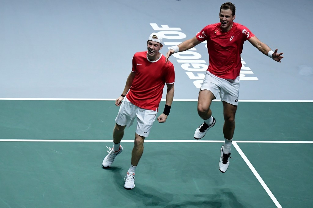 Canadá alcanza su primera final de Copa Davis al vencer a Rusia