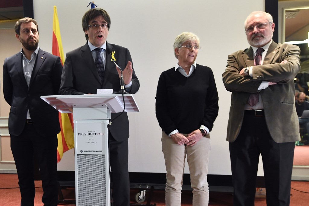 España pide la captura de tres separatistas catalanes en Bélgica y Escocia