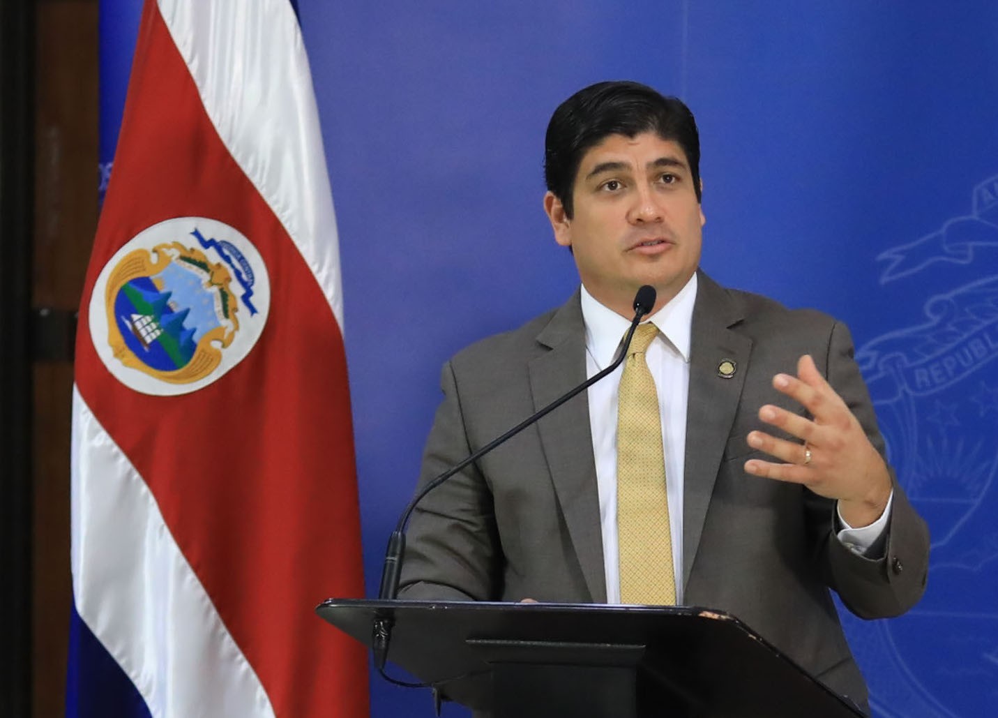 Presidente Alvarado pide a diputados que discusión sobre usura sea objetiva