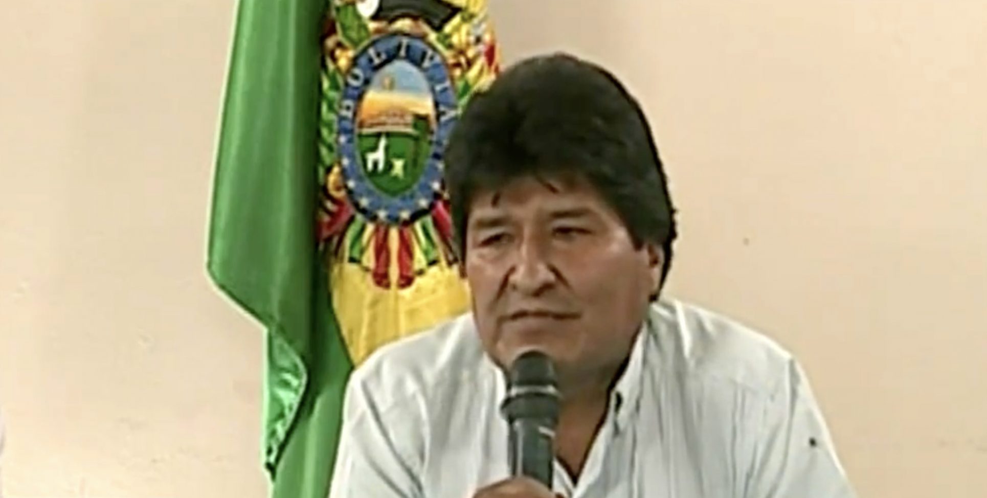 Acorralado por la presión y alegando “golpe de estado”, Evo Morales renuncia por televisión