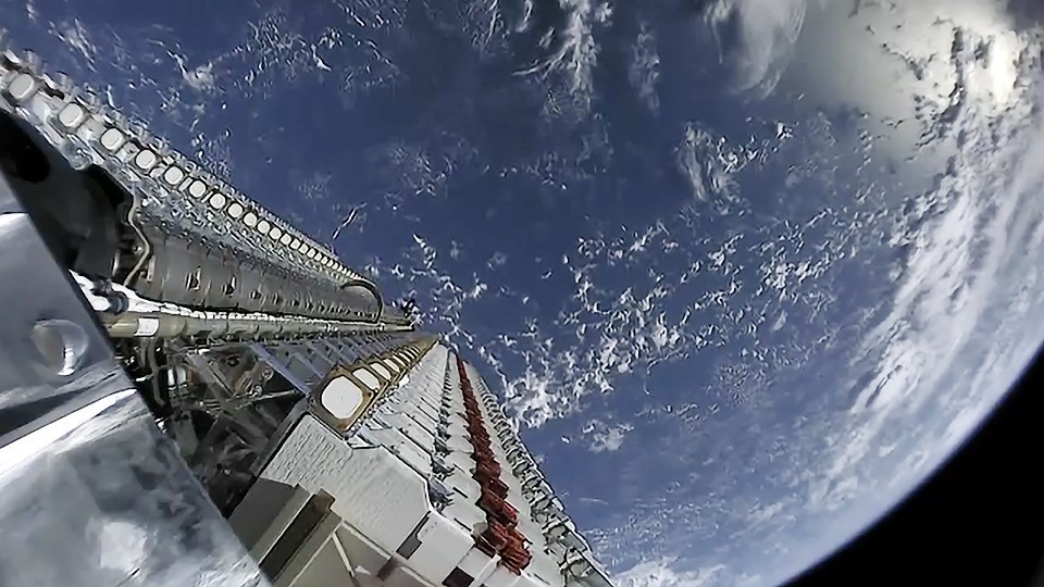 SpaceX lanza segunda fase de su constelación de satélites, para dar a la Tierra internet de alta velocidad