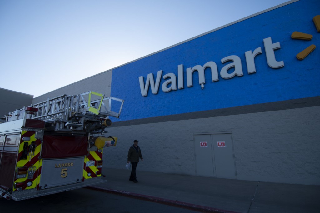 Mexicanos demandan a Walmart por tiroteo de agosto en El Paso