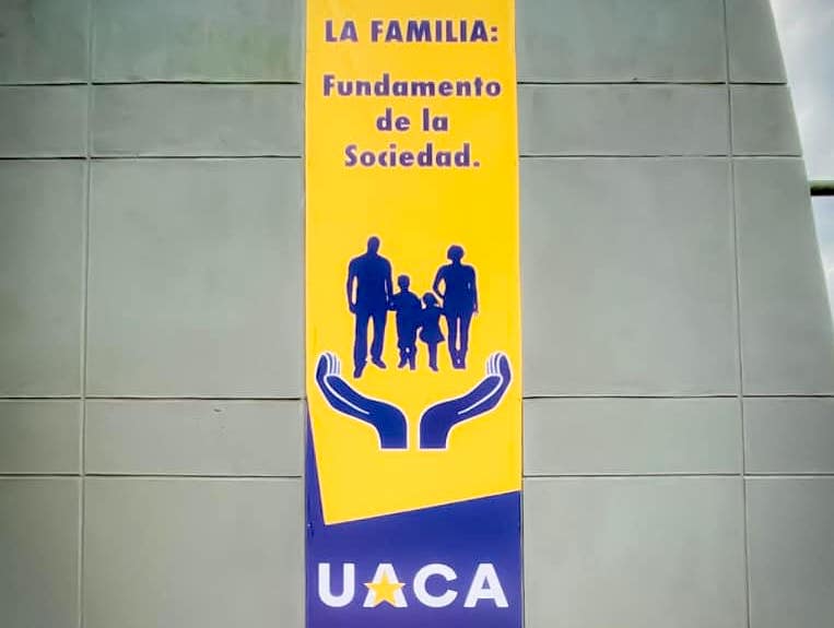 Gobierno espera que Municipalidad rechace carroza de la UACA para Festival de la Luz